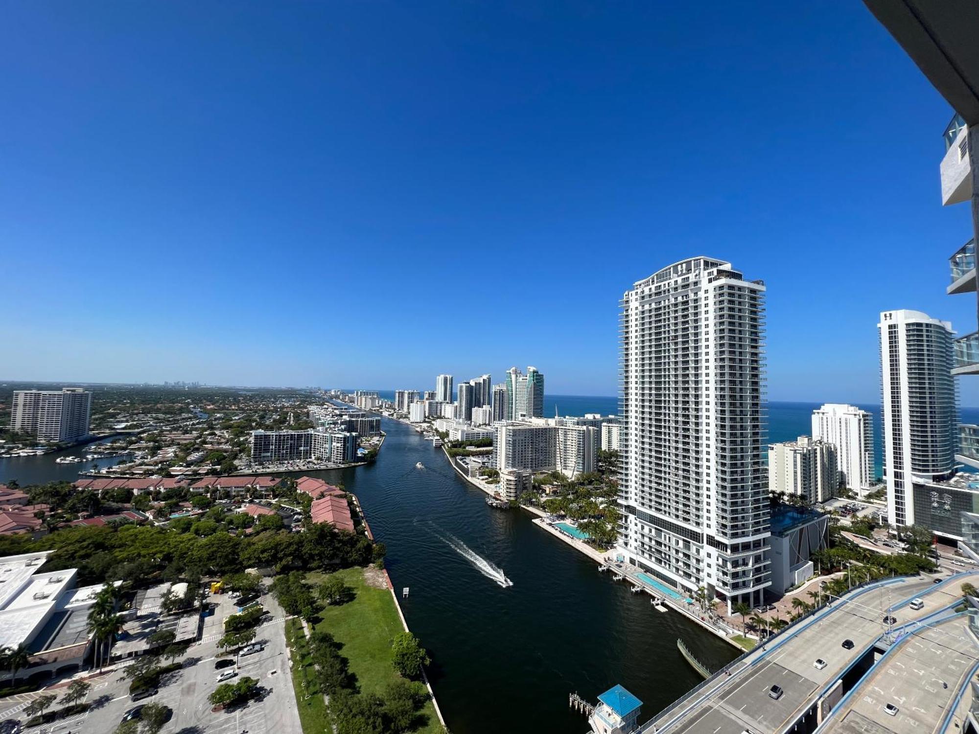 הלנדל ביץ' Mvr Apartments At Beachwalk Resort מראה חיצוני תמונה