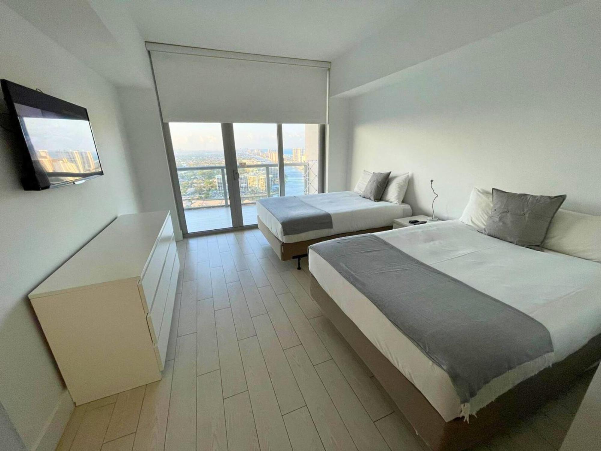 הלנדל ביץ' Mvr Apartments At Beachwalk Resort מראה חיצוני תמונה