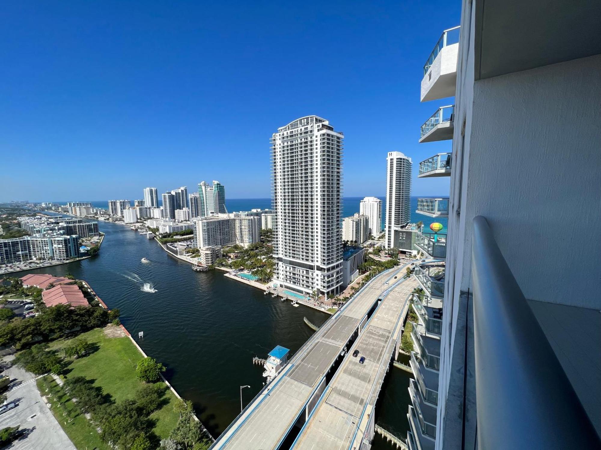 הלנדל ביץ' Mvr Apartments At Beachwalk Resort מראה חיצוני תמונה