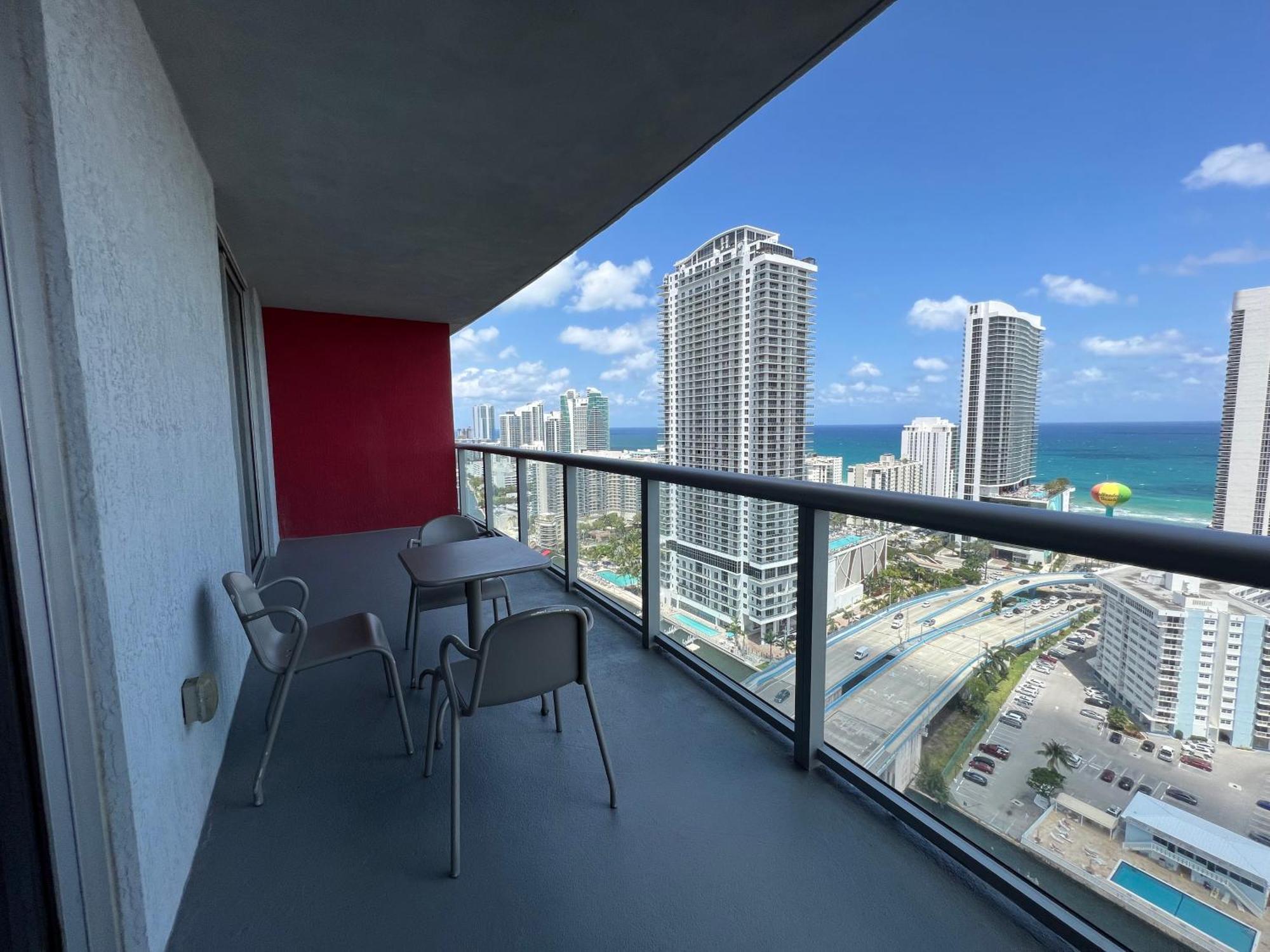 הלנדל ביץ' Mvr Apartments At Beachwalk Resort מראה חיצוני תמונה